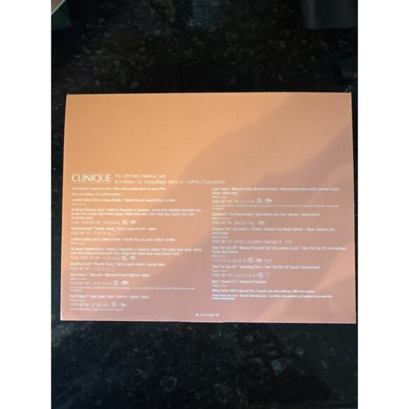 Clinique The Ultimate Makeup Set With Two Looks In One - Picture 2 of 3